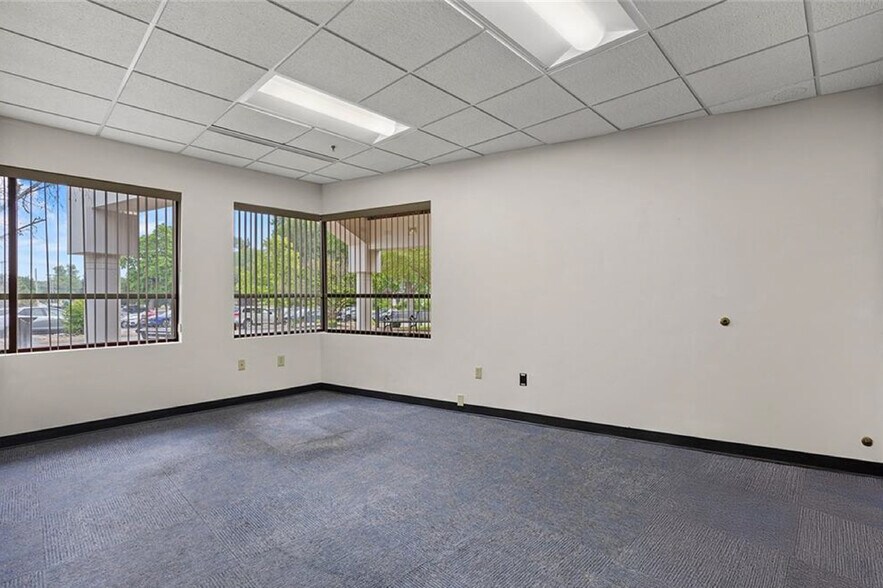 More Photos Of 2350 N Forest Rd, Getzville Office For Lease