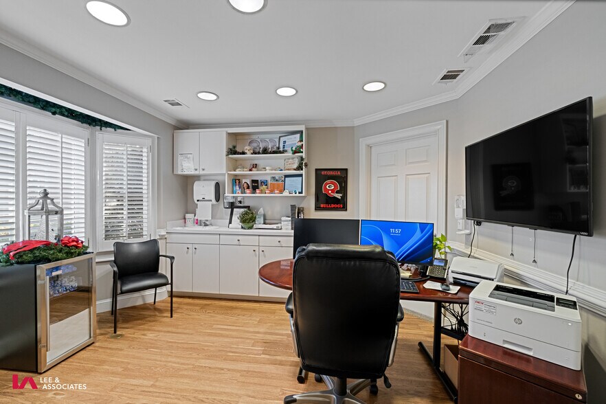 More Photos Of 203 Pirkle Ferry Rd, Cumming Office For Sale