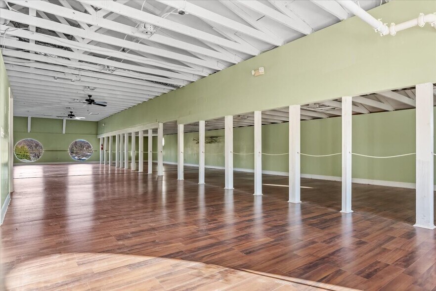 More Photos Of 1903 Grand Central Ave, Vienna General Retail For Sale