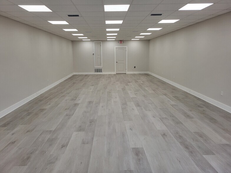 More Photos Of 284 Eglin Pky NE, Fort Walton Beach General Retail For Lease