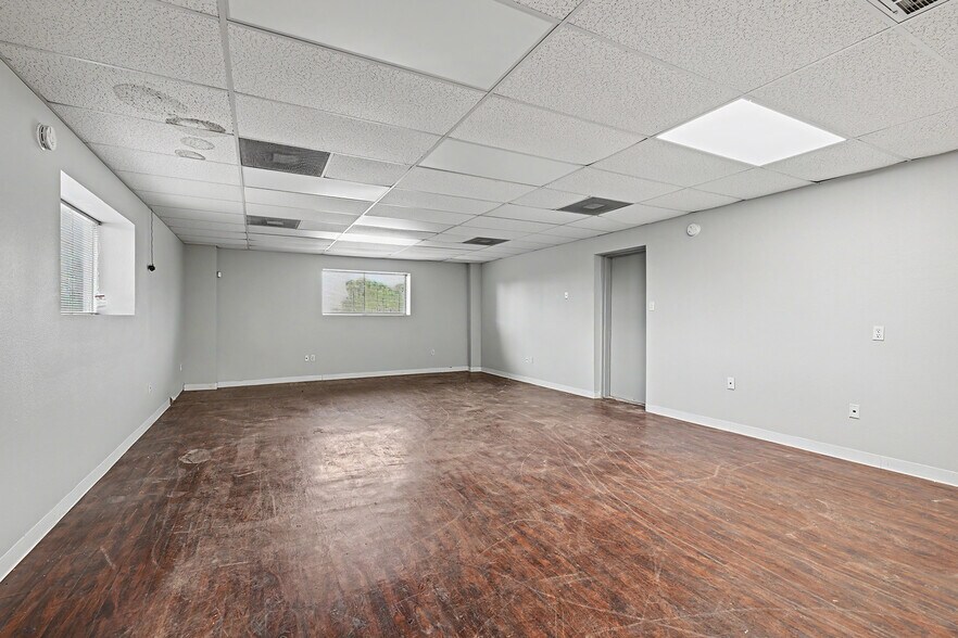 More Photos Of 11421 Interstate 10 E, Baytown Service For Lease