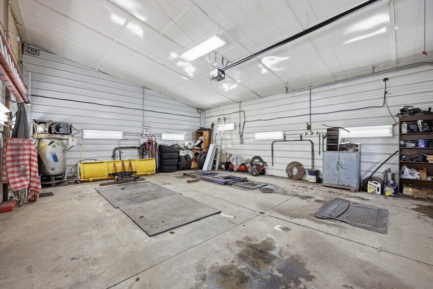 More Photos Of 2910 Louisiana Ave, Niagara Falls General Retail For Lease