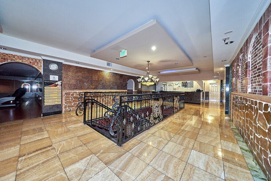 More Photos Of 10211 Balboa Blvd, Northridge Health Club For Sale
