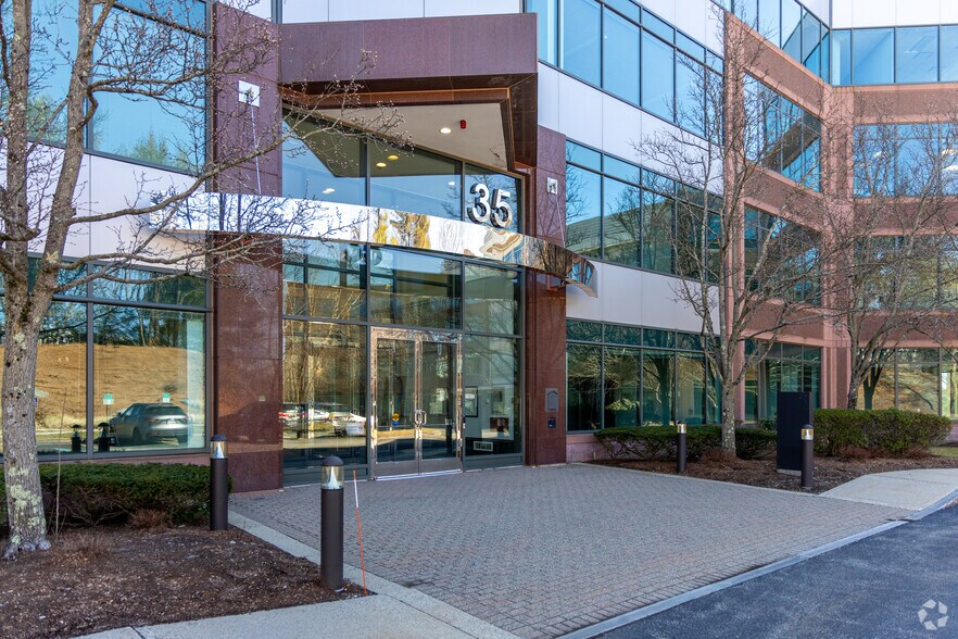More Photos Of 35 Corporate Dr, Burlington Office For Lease