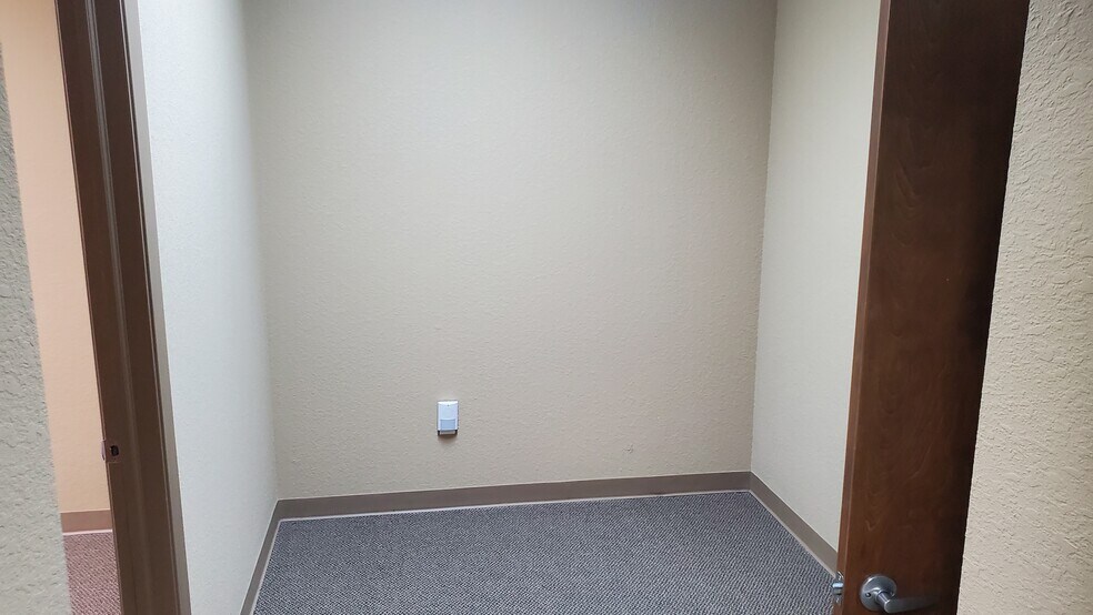 More Photos Of 151 Park Ave, League City Office For Lease