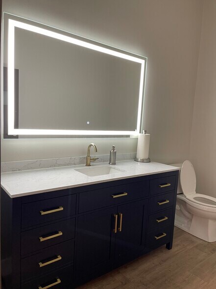 More Photos Of 5627 Cahuenga Blvd, North Hollywood Office For Sale