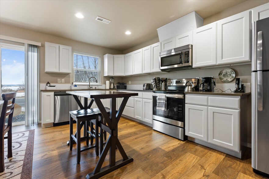More Photos Of 2729 W Marina Dr, Moses Lake Apartments For Sale