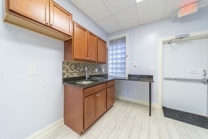 1037 Bladensburg Rd NE Washington DC 20002 Retail For Lease 1037-bladensburg-rd-ne-washington-dc-20002-retail-for-lease