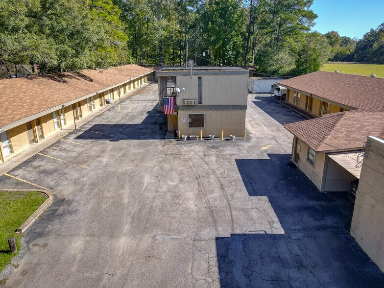 More Photos Of 221 S Preston St, Marksville Hotel For Sale