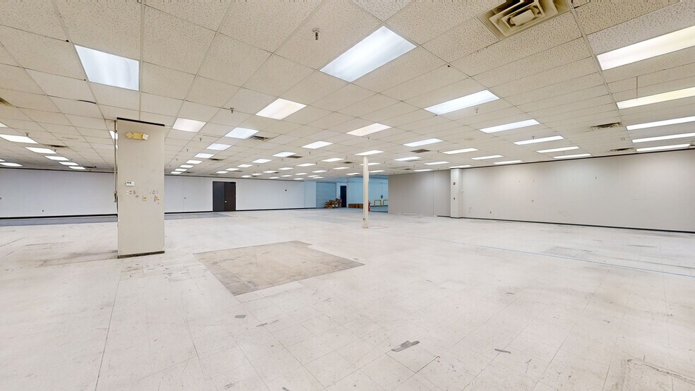 More Photos Of 22001 Northpark Dr, Kingwood Light Manufacturing For Lease