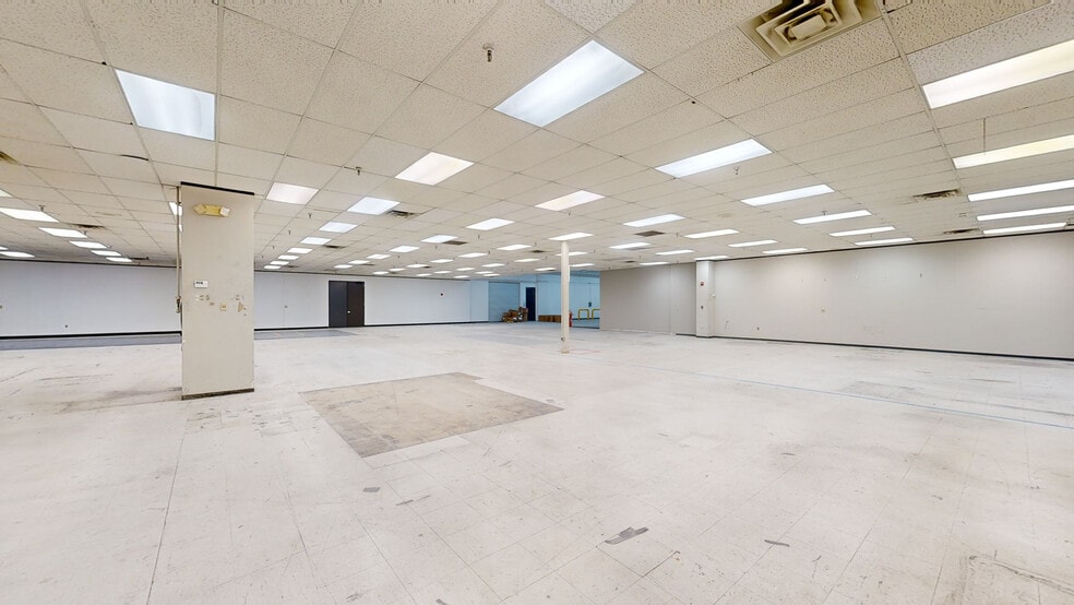 More Photos Of 22001 Northpark Dr, Kingwood Light Manufacturing For Lease