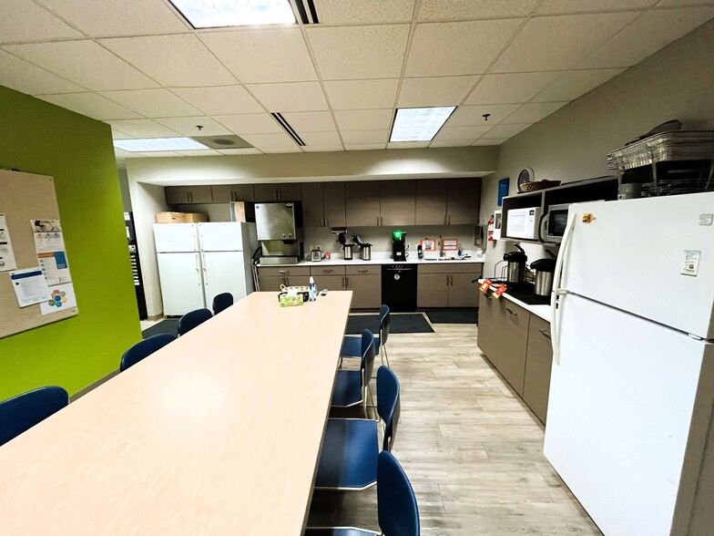 More Photos Of 20 Allen Ave, Webster Groves Office For Lease