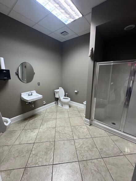 More Photos Of 2355 US Highway 78, Moody Flex For Lease