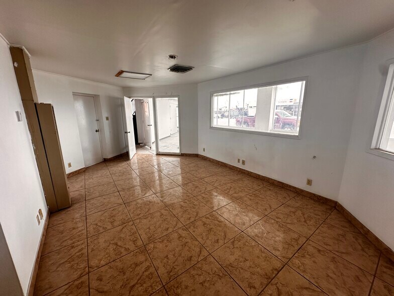 More Photos Of 2401 Alameda Ave, El Paso Showroom For Sale