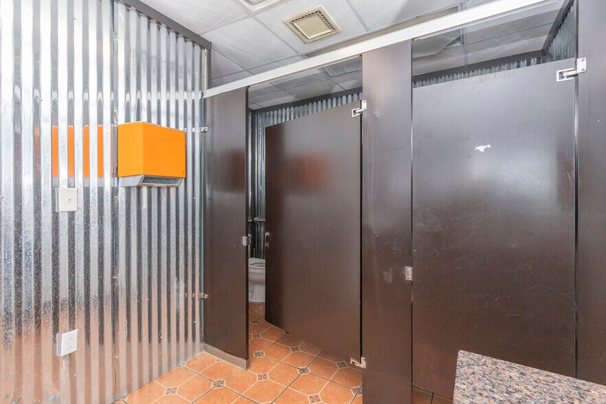 More Photos Of 1704-1710 W Main St, Central Restaurant For Lease