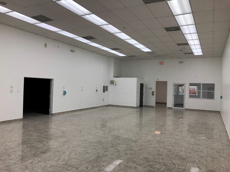 More Photos Of 6370-6376 NW 97th Ave, Doral Light Distribution For Lease