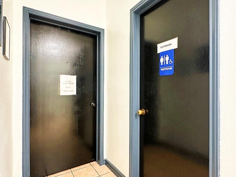 More Photos Of 8237 Fredericksburg Rd, San Antonio Medical For Sale