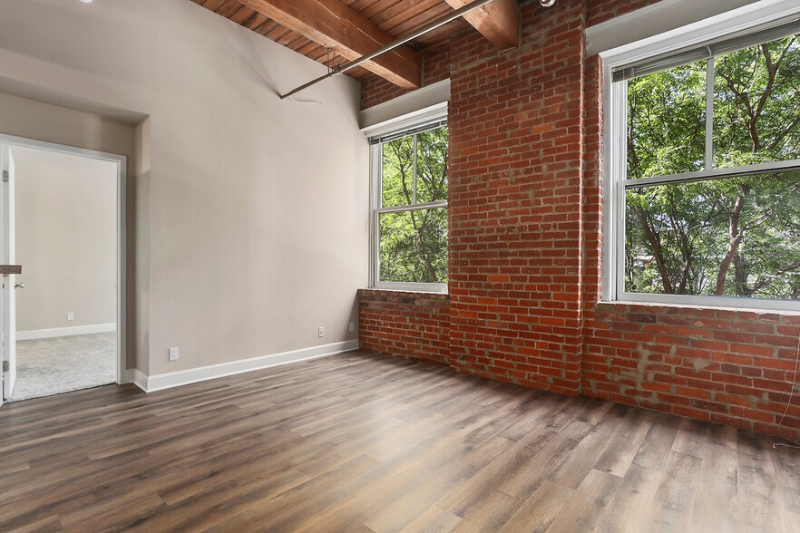 More Photos Of 412 W 8th St, Kansas City Apartments For Sale