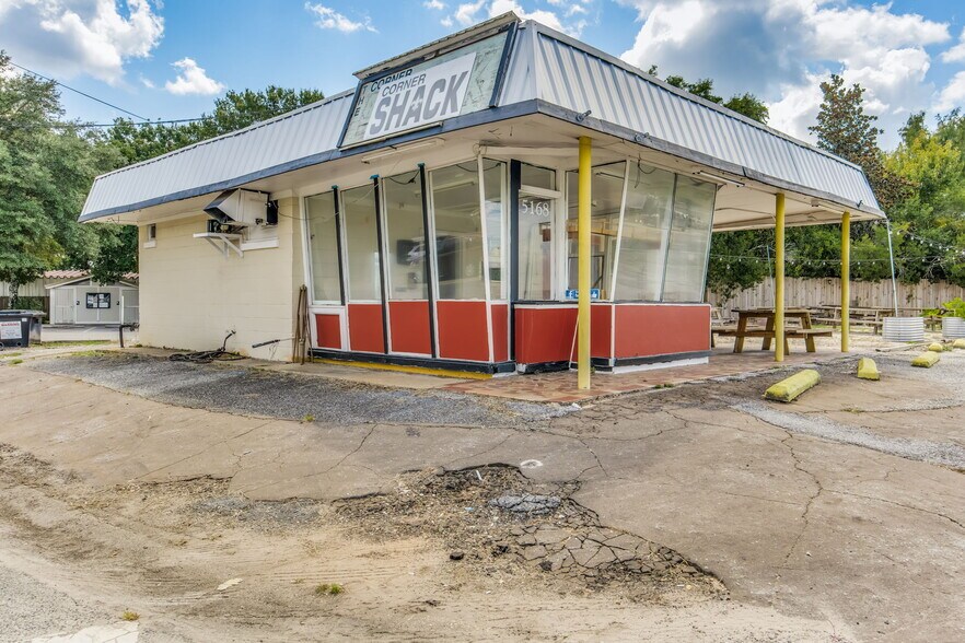 More Photos Of 5168 Stewart St, Milton Fast Food For Lease