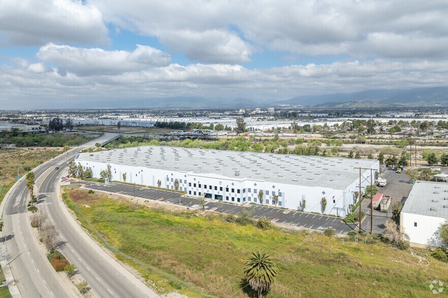 More Photos Of 1050 E Orange Show Rd, San Bernardino Warehouse For Sale