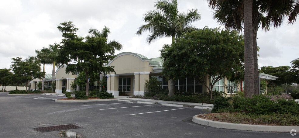 More Photos Of 6821 Palisades Park Ct, Fort Myers Office For Lease