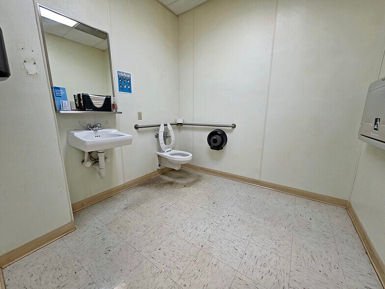 More Photos Of 100 Prushnok Dr, Punxsutawney Office For Sale