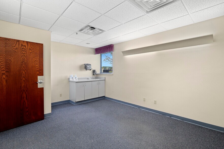 More Photos Of 1317 W Grand Ave, Port Washington Medical For Lease