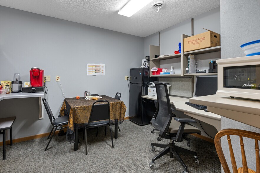 More Photos Of 845 Water Ave, Hillsboro Office For Sale