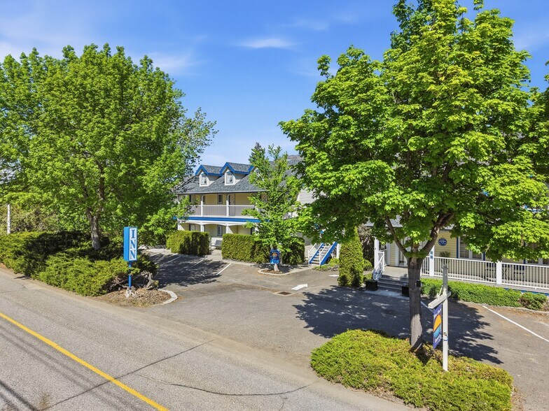 More Photos Of 7001 Savona Access Rd, Thompson-Nicola Hotel For Sale