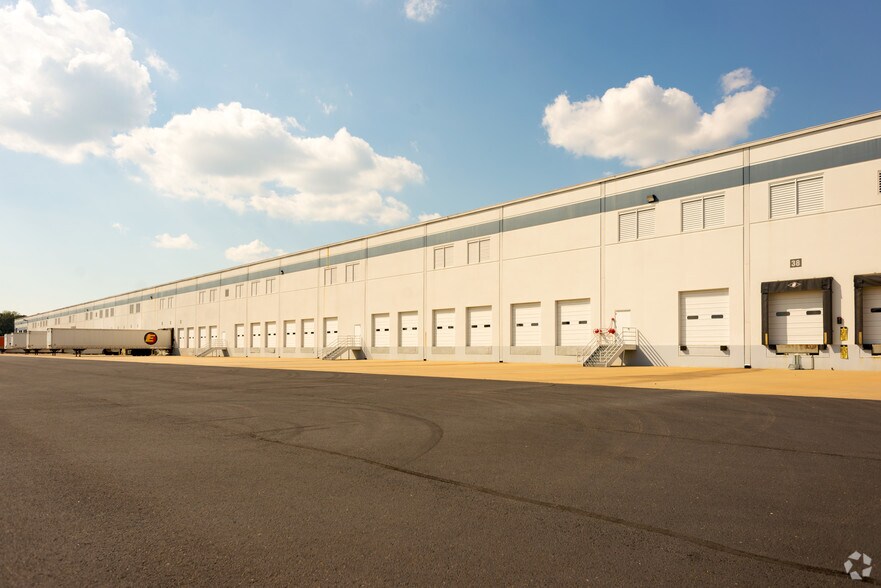More Photos Of 366 Stateline Rd E, Southaven Warehouse For Lease
