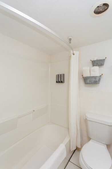 More Photos Of 2803 W 2nd St, Roswell Hotel For Sale