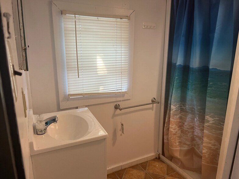 More Photos Of 4945 E Indiana Beach Rd, Monticello Marina For Sale
