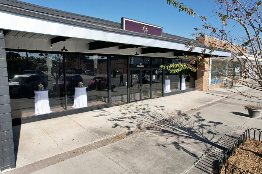 Primary Photo Of 180 S Macon St, Jesup Storefront Retail Office For Sale
