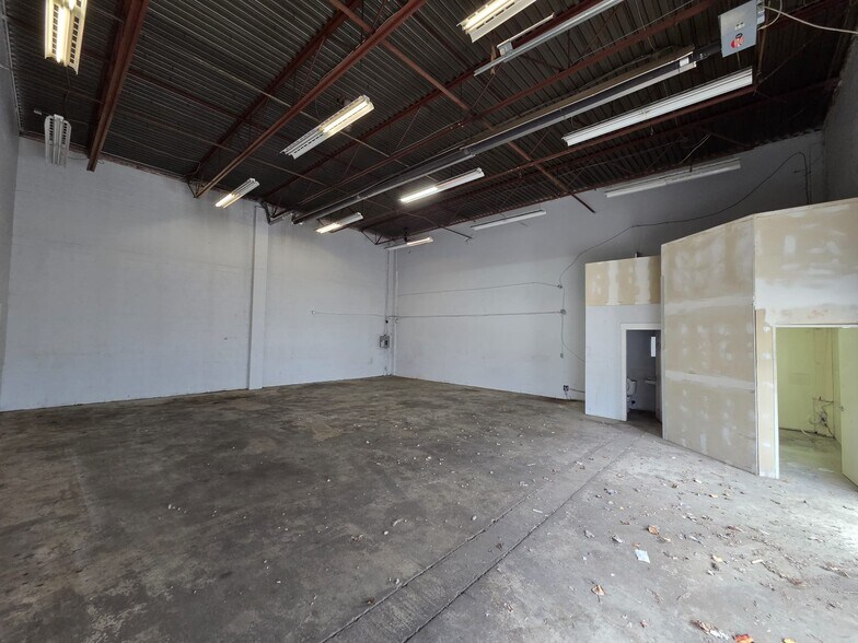 More Photos Of 20131-20133 Industrial Ave, Langley Warehouse For Lease