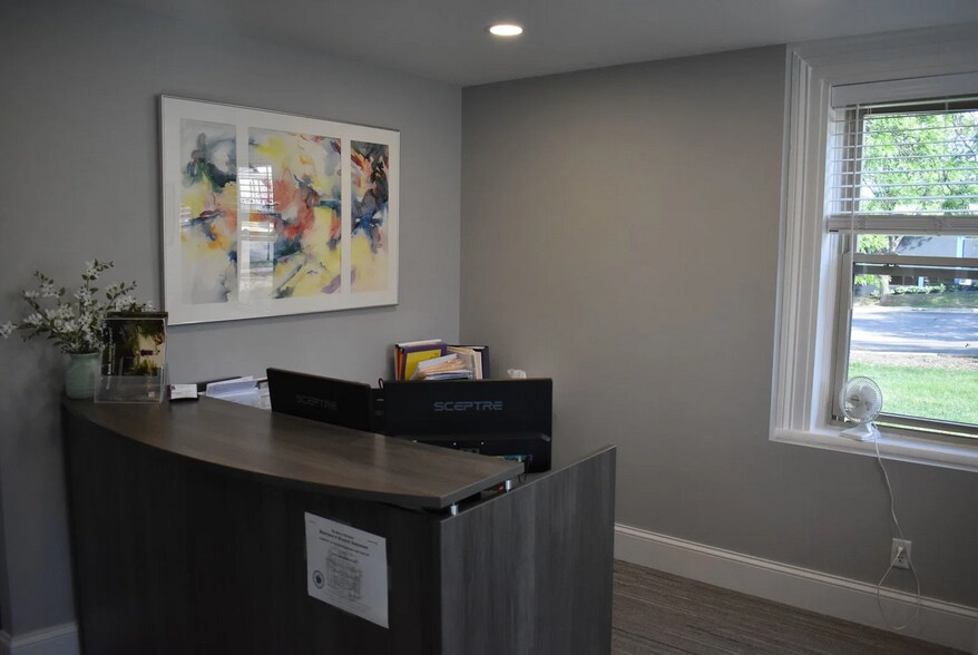 More Photos Of 121 N Parker Dr, Janesville Office For Lease