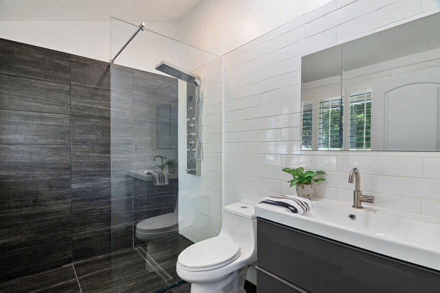 More Photos Of 7501 Linley Ln, Canoga Park Specialty For Sale