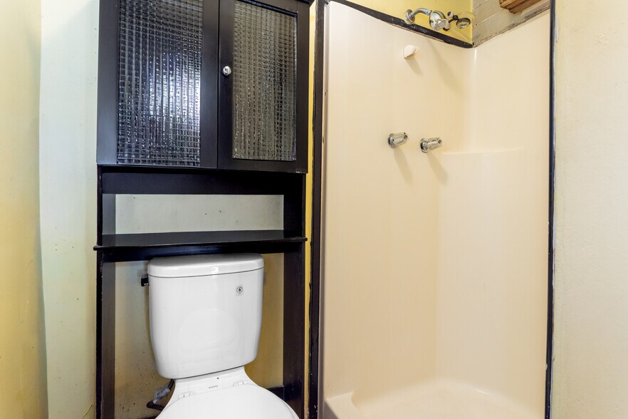 More Photos Of 9826 Columbus Ave, North Hills Apartments For Sale