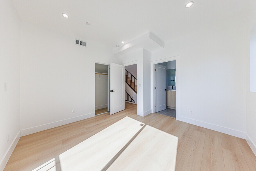 More Photos Of 2938 S Sycamore Ave, Los Angeles Apartments For Sale