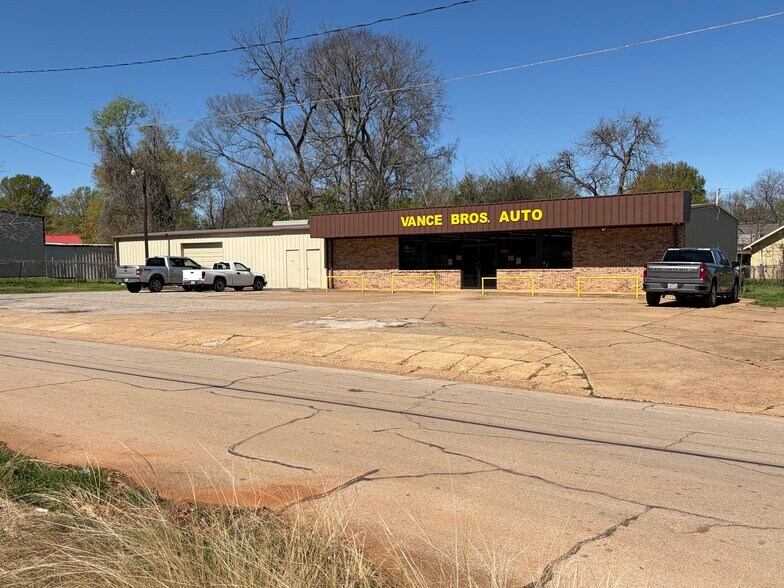 More Photos Of 601 W Lacy St, Palestine General Retail For Sale