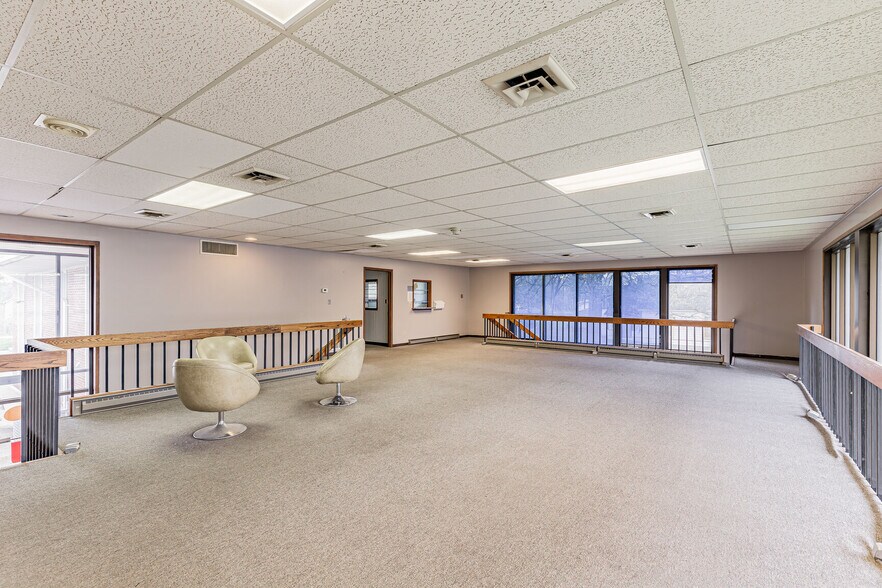 More Photos Of 701 W Fairchild St, Danville Medical For Lease