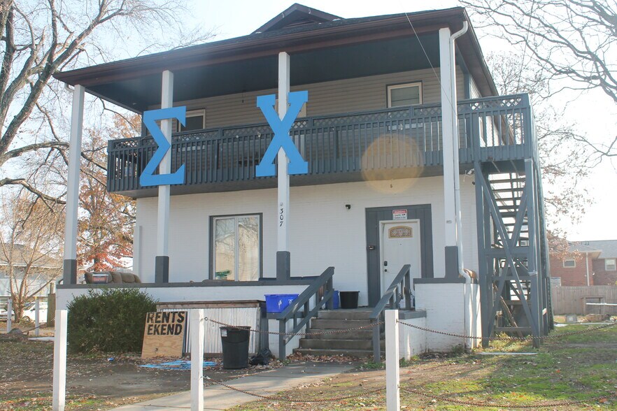 Primary Photo Of 307 W College St, Carbondale Sorority Fraternity House For Sale