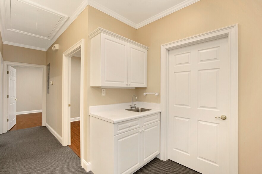 More Photos Of 416 Pirkle Ferry Rd, Cumming Office Residential For Lease