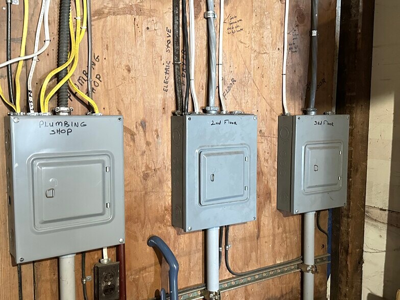 More Photos Of 9 N Main St, Bangor Light Distribution For Sale