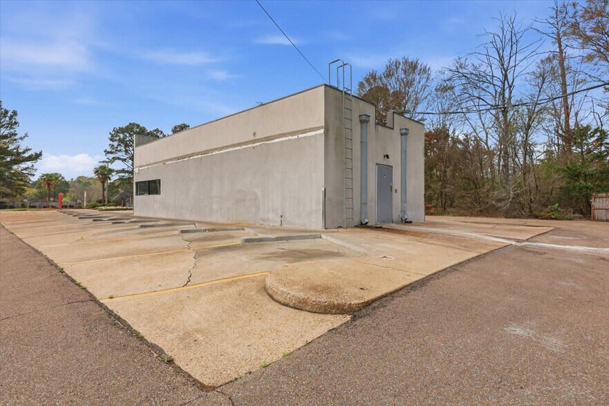 More Photos Of 1900 E County Line Rd, Ridgeland Fast Food For Sale