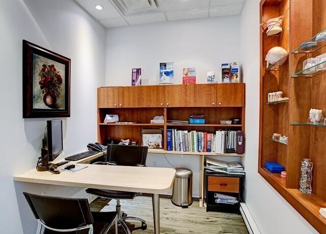 More Photos Of 15700 Boul Gouin O, Montréal Office For Sale