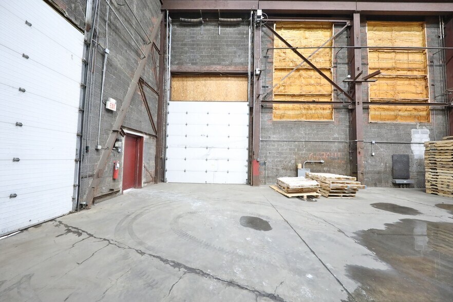 More Photos Of 126 E Dickerson St, Dover Warehouse For Lease