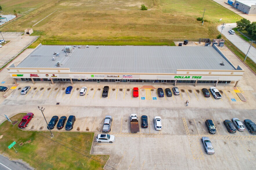 More Photos Of 1591 E Hwy 6, Alvin Storefront For Sale