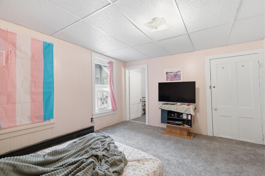 More Photos Of 198 N Main St, Salem Storefront Retail Residential For Sale
