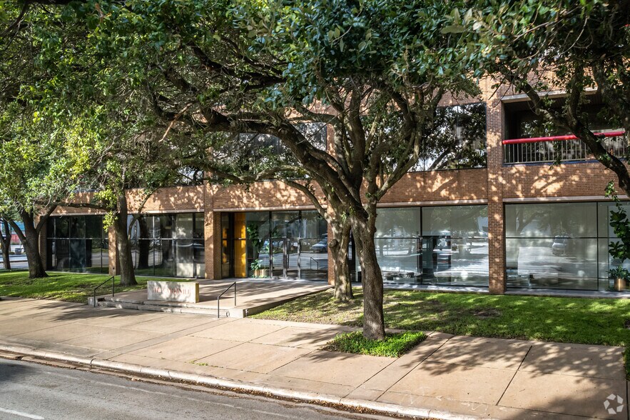 More Photos Of 4200 Montrose Blvd, Houston Office For Lease