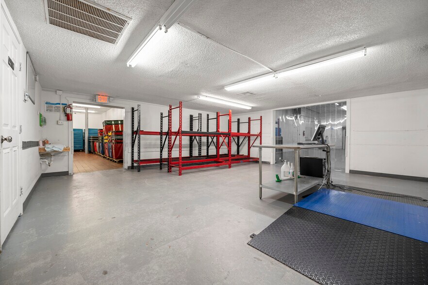 More Photos Of 1212 13th St, Galveston Light Distribution For Lease